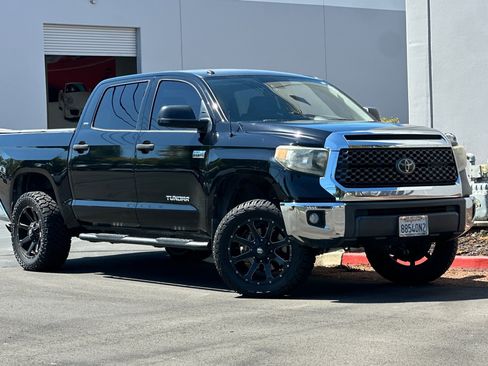 Used 2018 Toyota Tundra SR5 w/ SR5 Upgrade Package RWD image 2