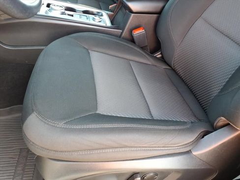 Used 2024 Ford Explorer XLT AWD/4WD image 4