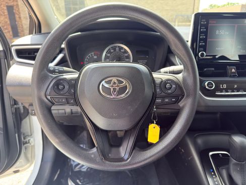 Used 2020 Toyota Corolla LE FWD image 11