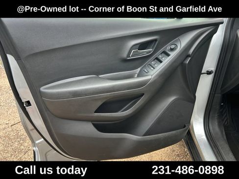 Used 2020 Chevrolet Trax LS AWD/4WD image 15