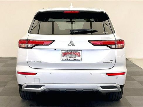 Used 2024 Mitsubishi Outlander SE AWD/4WD image 3