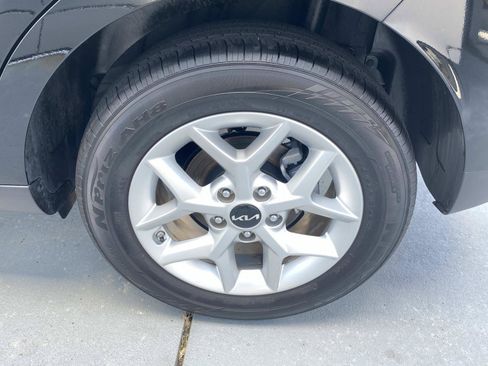 Used 2025 Kia Soul S FWD image 9