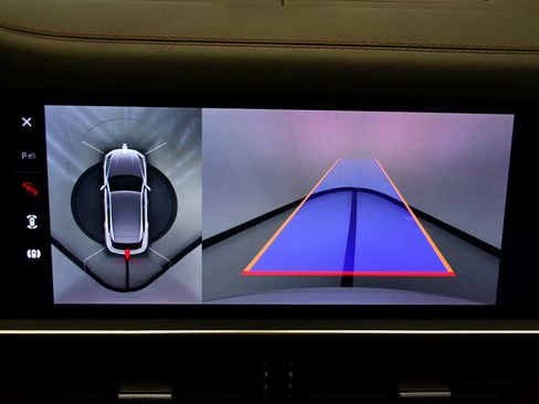 Used 2023 Porsche Cayenne Platinum Edition image 31