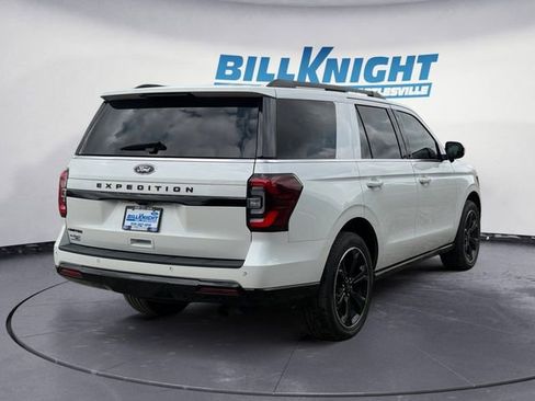 Used 2023 Ford Expedition Limited AWD/4WD image 5