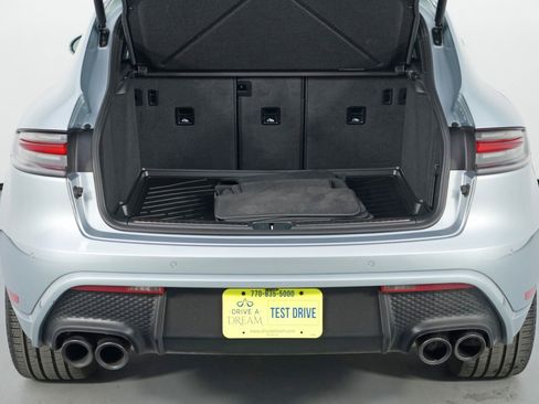 Used 2023 Porsche Macan image 10