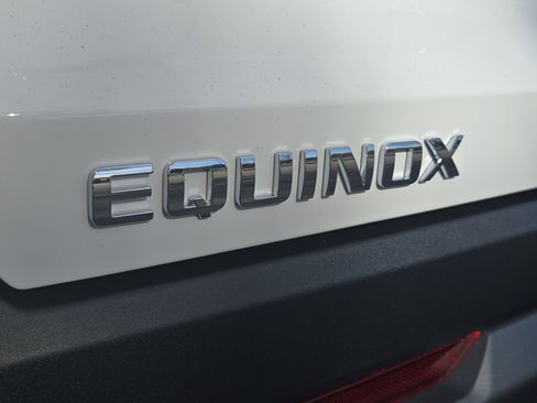 New 2026 Chevrolet Equinox LT w/ Convenience Package II image 18
