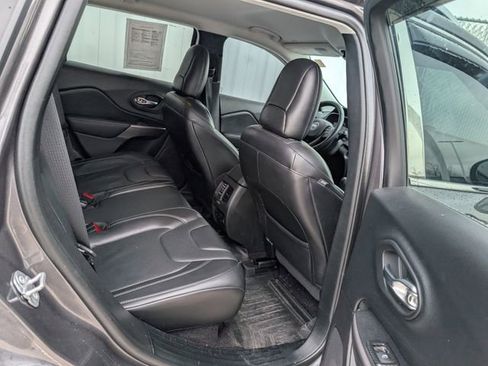 Used 2019 Jeep Cherokee Limited image 19