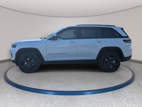 New 2025 Jeep Grand Cherokee 4WD image 8