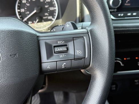 Used 2025 Nissan Rogue S AWD/4WD image 18