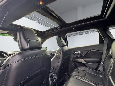 Used 2021 Jeep Cherokee Latitude Lux 80th Anniv w/ Quick Order Package 26U 80TH image 19