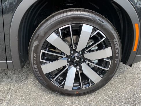 New 2025 Mitsubishi Outlander SE image 28