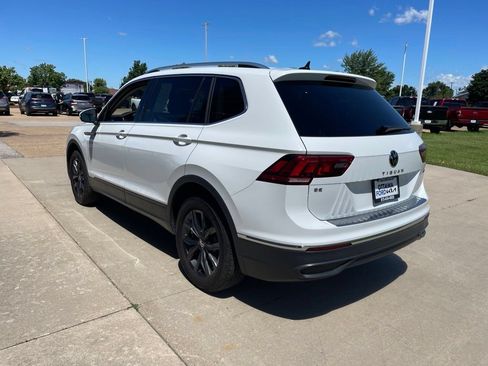 Used 2024 Volkswagen Tiguan SE w/ Panoramic Sunroof Package AWD/4WD image 7