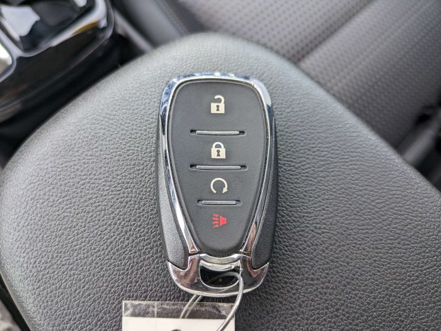 Used 2025 Chevrolet Trax LT FWD image 29