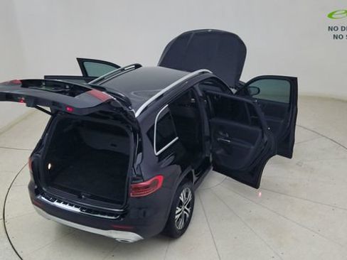 Used 2025 Mercedes-Benz GLB 250 4MATIC w/ Exclusive Package image 91