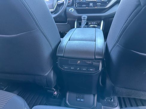 Used 2021 Toyota RAV4 XLE w/ Convenience Package FWD image 24