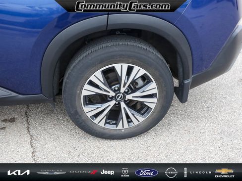 Used 2023 Nissan Rogue SV image 3