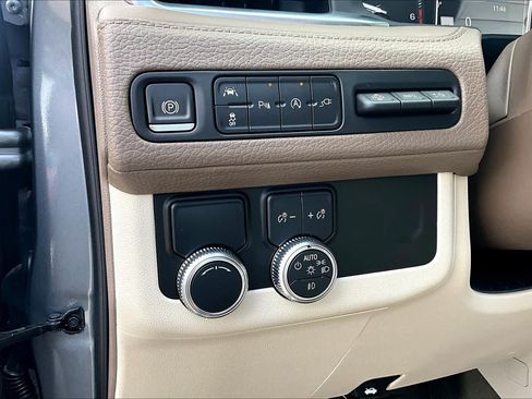 Used 2021 GMC Yukon XL Denali w/ Denali Premium Package RWD image 36