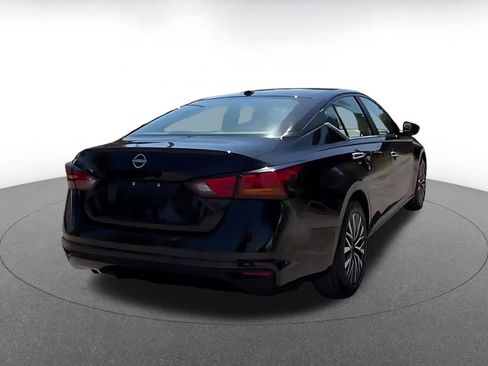 Used 2025 Nissan Altima 2.5 SV FWD image 11