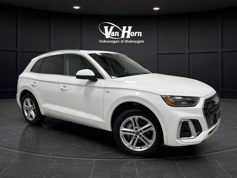 Used 2022 Audi Q5 e Premium w/ Convenience Package AWD/4WD image 1
