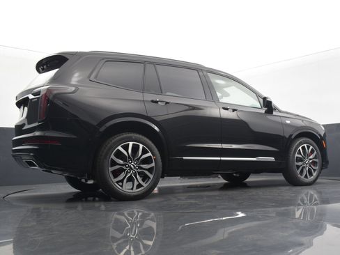 Used 2023 Cadillac XT6 Sport w/ Technology Package AWD/4WD image 19