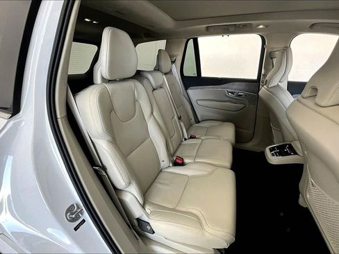 Used 2024 Volvo XC90 B6 Ultimate w/ Lounge Package image 34