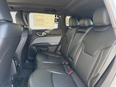 New 2026 Jeep Compass Latitude AWD/4WD image 9