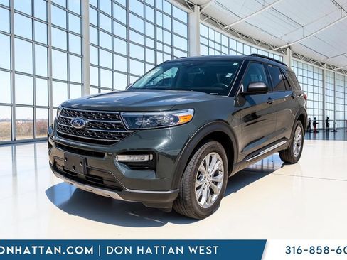 Used 2023 Ford Explorer XLT w/ Equipment Group 202A AWD/4WD image 28