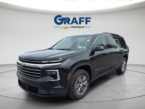 Used 2025 Chevrolet Traverse LT AWD/4WD image 1