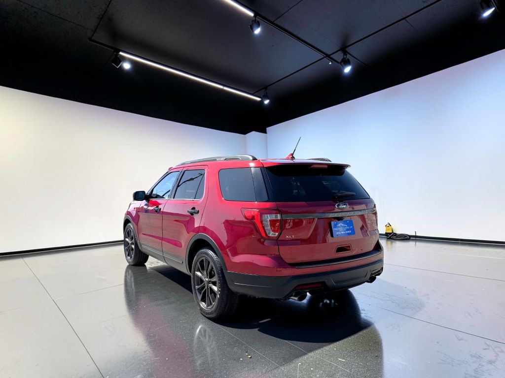 Used 2019 Ford Explorer XLT w/ Equipment Group 202A FWD image 5