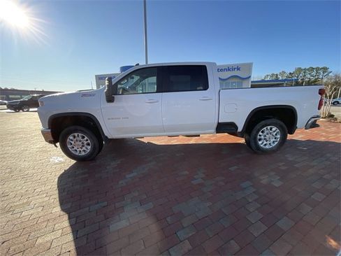 Used 2021 Chevrolet Silverado 2500 LT w/ Convenience Package image 14