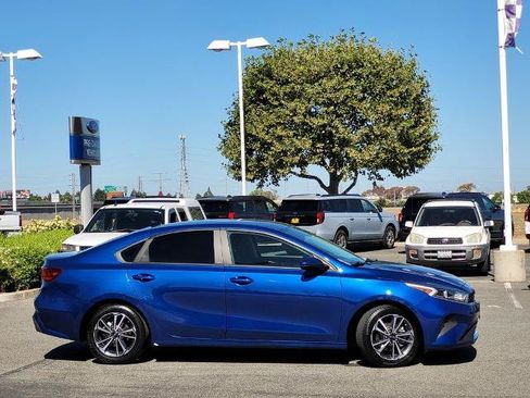 Used 2023 Kia Forte LXS FWD image 3