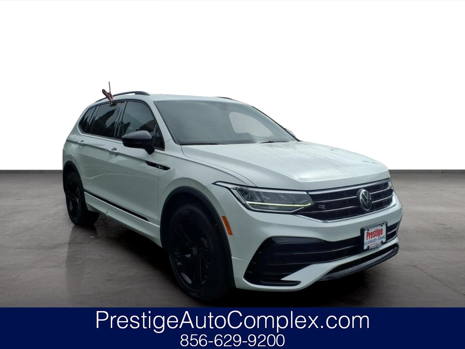 Certified 2023 Volkswagen Tiguan SE R-Line AWD/4WD image 1