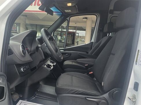 Used 2025 Mercedes-Benz Sprinter 2500 image 9
