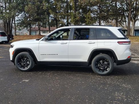 New 2026 Jeep Grand Cherokee Altitude AWD/4WD image 5