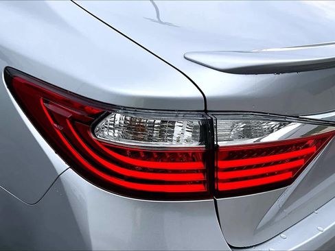 Used 2013 Lexus ES 300h image 28