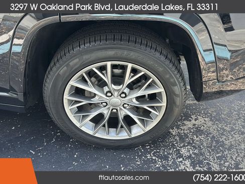 Used 2022 Jeep Grand Cherokee Summit w/ Luxury Tech Group V AWD/4WD image 17