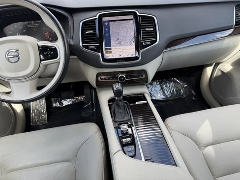 Used 2017 Volvo XC90 T6 Momentum w/ Vision Package image 16
