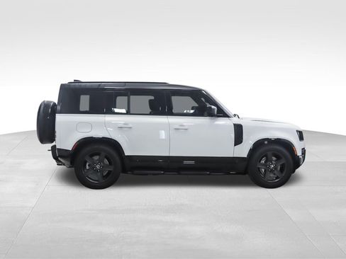 Used 2025 Land Rover Defender 110 X-Dynamic SE image 6