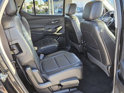 Used 2018 Chevrolet Traverse LT image 17
