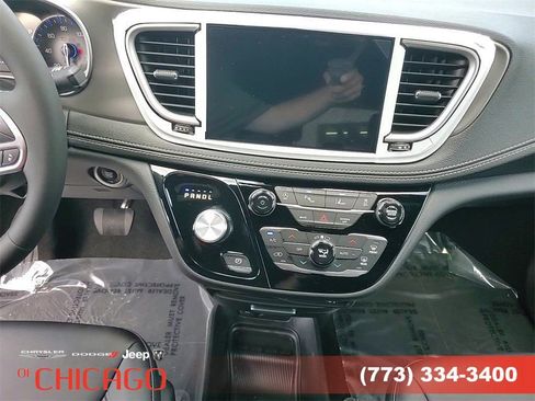 New 2025 Chrysler Pacifica Select image 19