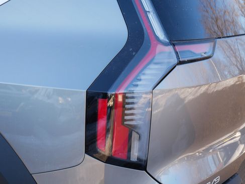 Certified 2024 Kia EV9 Wind image 17