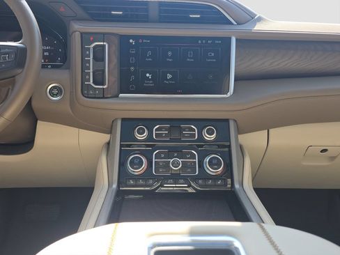 Used 2023 GMC Yukon XL Denali AWD/4WD image 14