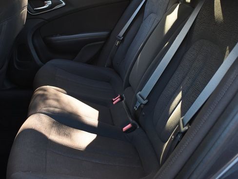 Used 2015 Chrysler 200 Limited w/ Convenience Group image 22