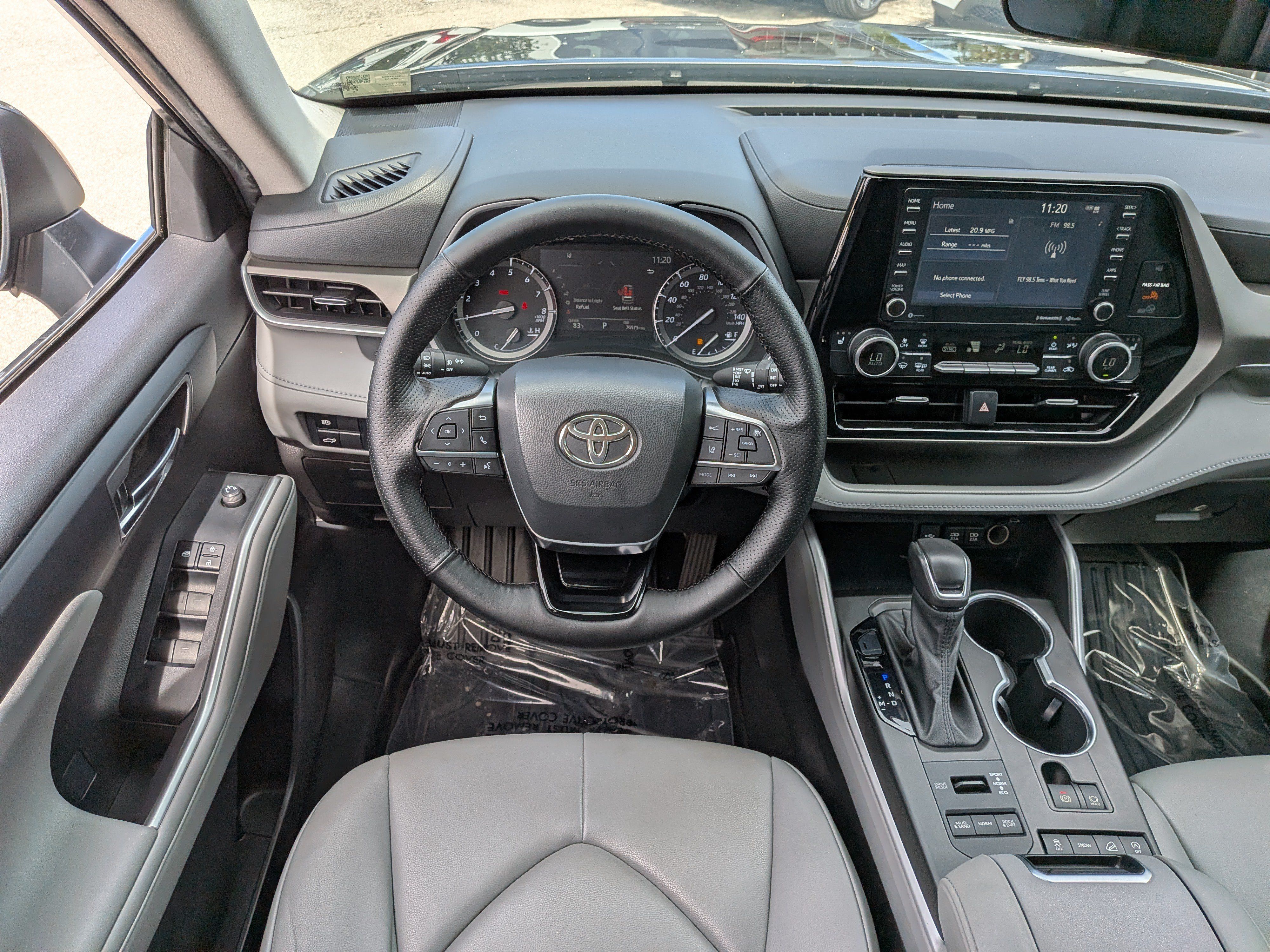 Used 2021 Toyota Highlander XLE AWD/4WD image 18