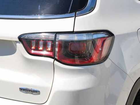 Used 2019 Jeep Compass Latitude FWD image 7