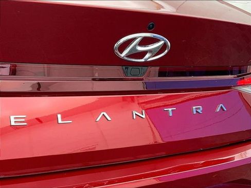 Used 2023 Hyundai Elantra SEL image 8