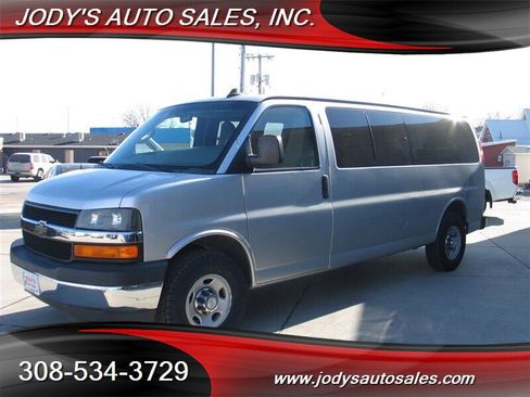 Used 2017 Chevrolet Express 3500 LT w/ LT Preferred Equipment Group image 26