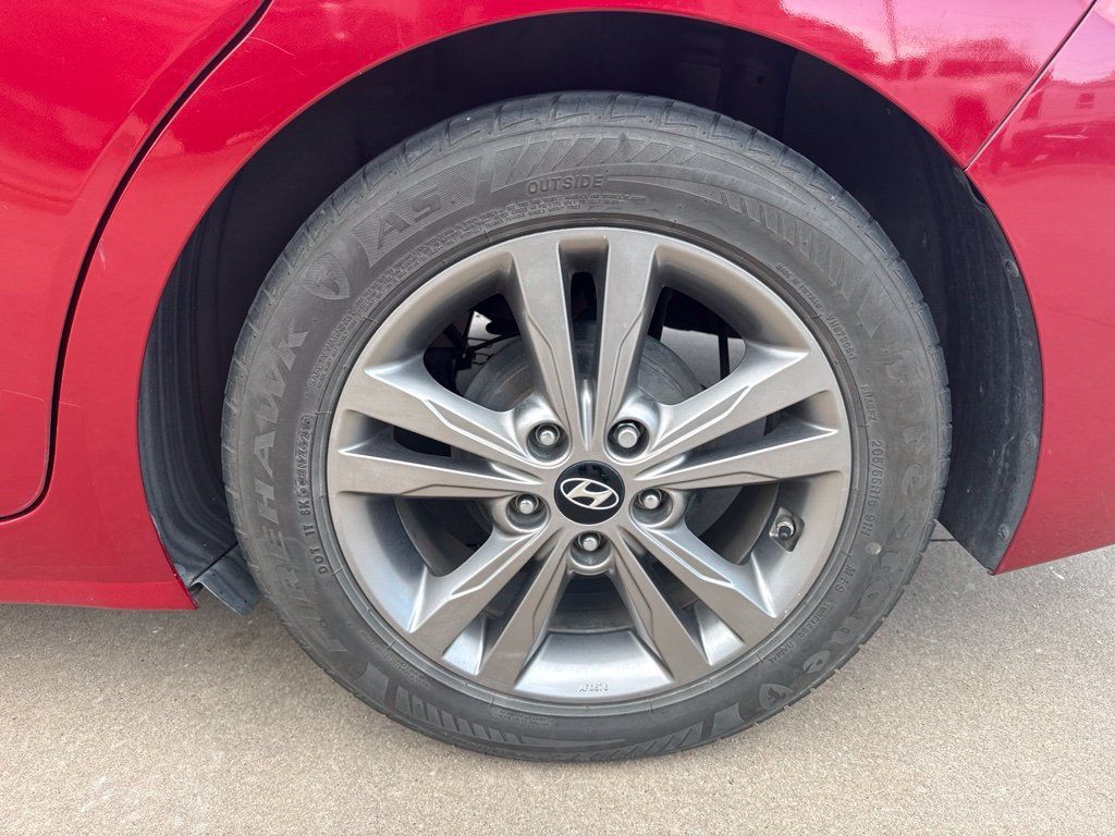 Used 2017 Hyundai Elantra SE FWD image 19