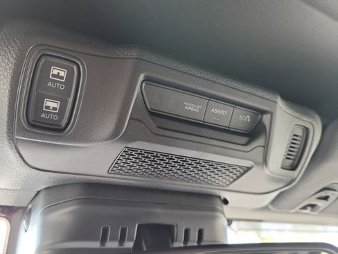 Used 2025 Jeep Wrangler Unlimited Sport AWD/4WD image 29