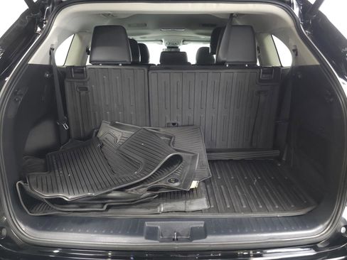 Used 2023 Toyota Highlander XLE AWD/4WD image 12